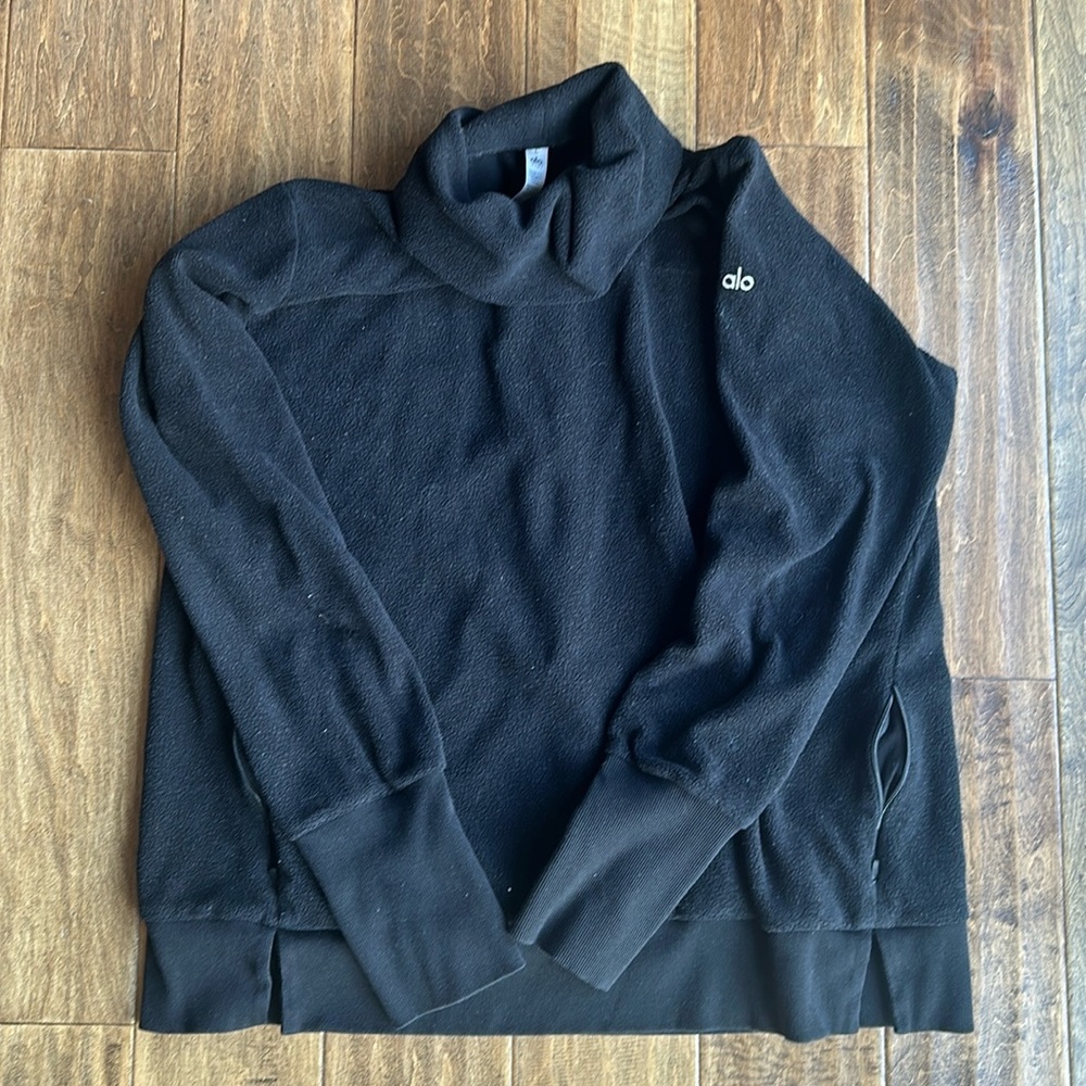 Alo warmth cover up